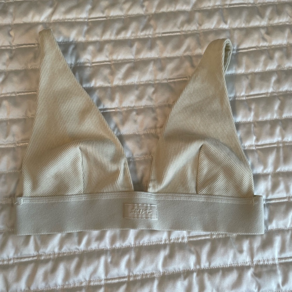 SKIMS PLUNGE BRALETTE
